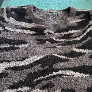 Barefoot dreams crewneck sweater Originsl price $150 Cozy